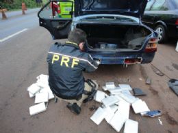 Motorista  preso com 50 kg de maconha em fundo falso de carro