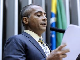 Romrio estuda se candidatar  Prefeitura do Rio, diz assessoria