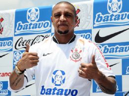 Roberto Carlos chega ao Corinthians: 'Eu vim para c para ganhar a Libertadores'