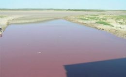 Lago 'cor de sangue' gera debate sobre fim dos tempos nos EUA