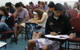 Cursos privados concentram 74% das notas ruins no Enade, diz MEC