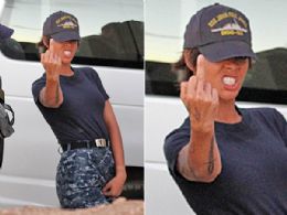 Que feio! Rihanna faz gesto obsceno para paparazzi