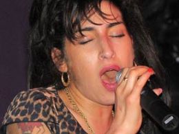 Amy Winehouse vai cantar msicas inditas em turn pelo Brasil
