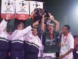 Na despedida de Marcos, Palmeiras quer reunir time da Libertadores-99