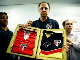So Paulo inicia pr-venda do kit comemorativo pelos 100 gols de Ceni