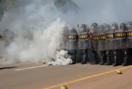 Policia Militar faz simulaes j se preparando para Copa de 2014