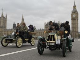 Tradicional corrida de carros de Londres a Brighton exibe raridades