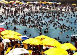 Cariocas lotam praias em sbado com mxima de 39,4C