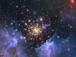 Nasa divulga foto de aglomerado de estrelas a 20 mil anos-luz da Terra
