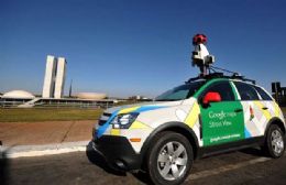 Carro do Google Street View passa em frente ao Congresso Nacional