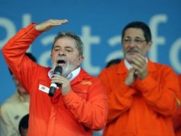 Polcia vai a favelas para proteger e tambm para bater, diz Lula no Rio