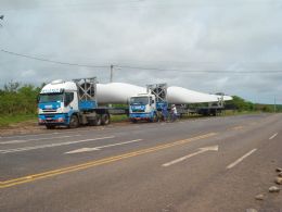 Fluxo de carretas aumenta caos no trnsito local de Barra do Garas