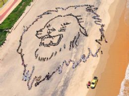 Contra mudana do clima, imagem de leo  feita em praia de Durban