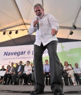 O presidente Luiz Incio Lula da Silva fala durante solenidade no Cabo de Santo Agostinho.