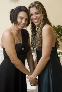 Igreja evanglica realiza casamento gay de duas mulheres nesta tera