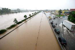Prefeitura registra 98 alagamentos em SP; chuva causa caos e mortes