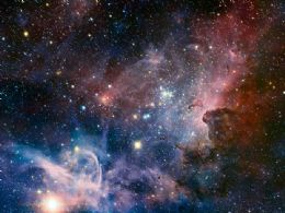 Na parte inferior esquerda da imagem da Nebulosa de Carina surge a estrela Eta Carinae, que j foi uma das mais brilhantes do cu noturno terrestre h mais de 170 anos.