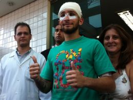 Agredido por defender mendigo no Rio deixa hospital aps receber alta