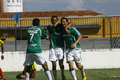 Cuiab garante liderana com 2 a 0 no Palmeiras (veja fotos)