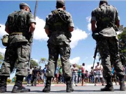 Aps isolar Centro Administrativo da Bahia, Exrcito refora tropas