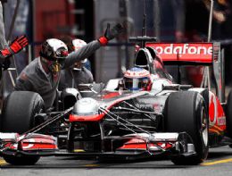 Calombo em novo bico da McLaren  atrao no primeiro dia em Barcelona