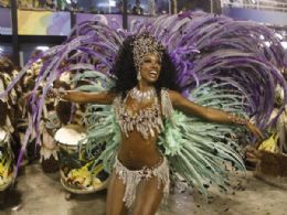 Cris Vianna  eleita musa do segundo dia de desfiles do Rio