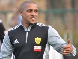 Roberto Carlos  escolhido por companheiros como capito do Anzhi