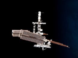 Nave russa registra imagens do encontro da Endeavour com a ISS