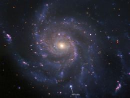 Cientistas dos EUA encontram supernova jovem e prxima