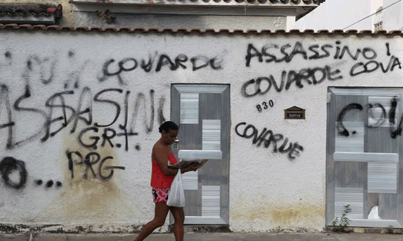 Casa de atirador do massacre em Realengo no Rio amanhece pichada
