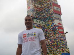 Com 31,19 metros, torre de Lego de So Paulo  a maior do mundo
