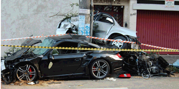 Porsche bateu a 150km/h, diz percia; jovem morta no outro carro era da BA
