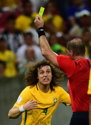 Leses, cartes e desempenho freiam sequncia de David Luiz com Dunga