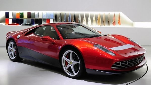 Ferrari revela esportivo desenvolvido para Eric Clapton