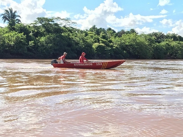 Seis pessoas caem em rio aps barco virar e idosa de 61 anos morre de infarto aps esforo para nadar