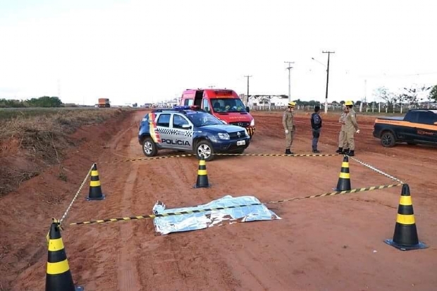 Homem  assassinado com tiro na testa em frente a Parque de Exposies