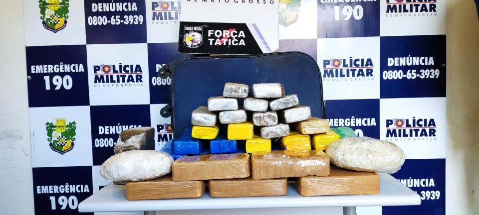 PM aborda txi e prende passageiro que carregava 37 quilos de drogas em malas