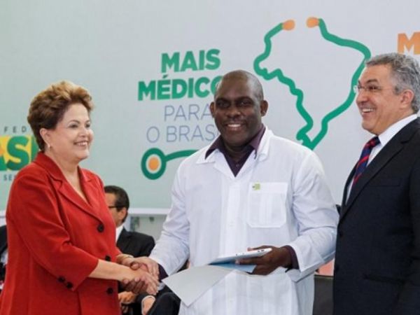 Dilma sanciona Mais Mdicos e pede desculpa a cubano hostilizado
