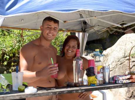 Praia de nudismo no Rio est aberta  visitao e curiosos