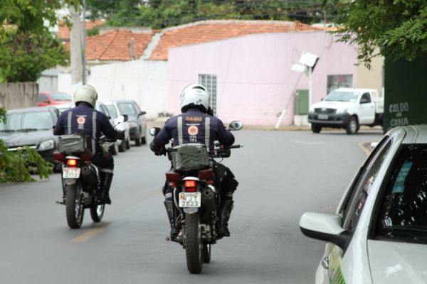 Motolncias furam trnsito de Cuiab e chegam a pacientes mais rpido que ambulncias