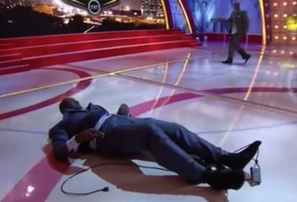 Shaquille O'Neal sofreu tombo incrvel durante programa da emissora de TV TNT