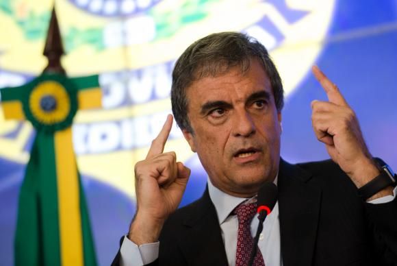 Para defesa de Dilma, denncia contra presidente  to frgil que tentam ampliar a acusao