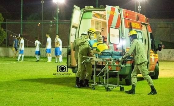 rbitro morre aps passar mal durante partida de futebol