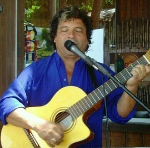 Cantor e compositor morre vtima do coronavrus