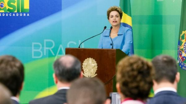 Em 'ltimo suspiro', Dilma mira 2018 e legado pessoal, diz brasilianista