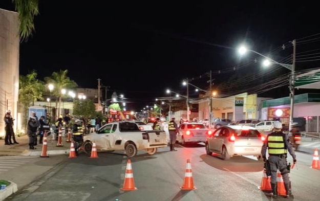 Operao Lei Seca prende cinco pessoas por embriaguez ao volante na avenida 15 de novembro