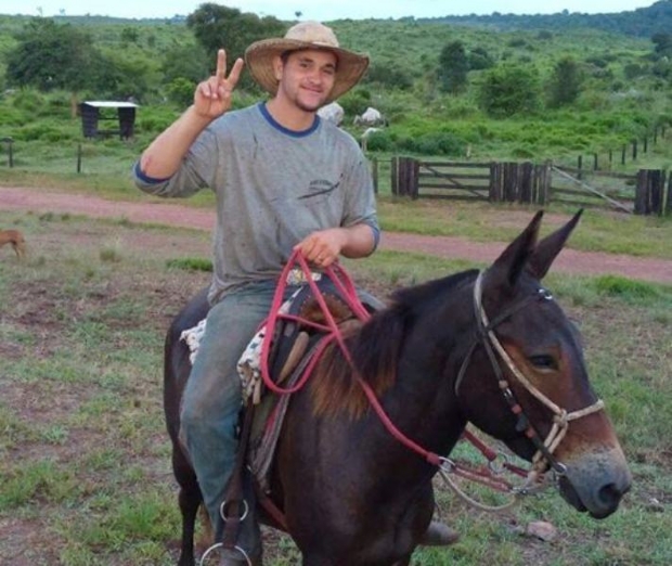 Jovem morre eletrocutado ao cortar rvore no dia do nascimento do filho