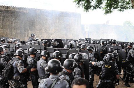 Treze PMs da Rota so indiciados por estupro e tortura durante reintegrao de posse no Pinheirinho