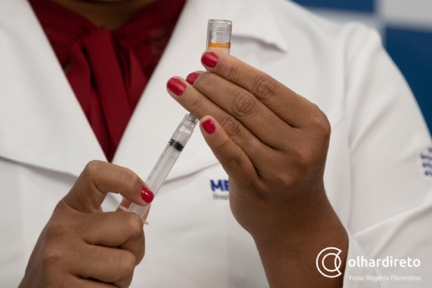 Mato Grosso recebe 54,9 mil doses de vacina para imunizar idosos de 65 a 69 anos