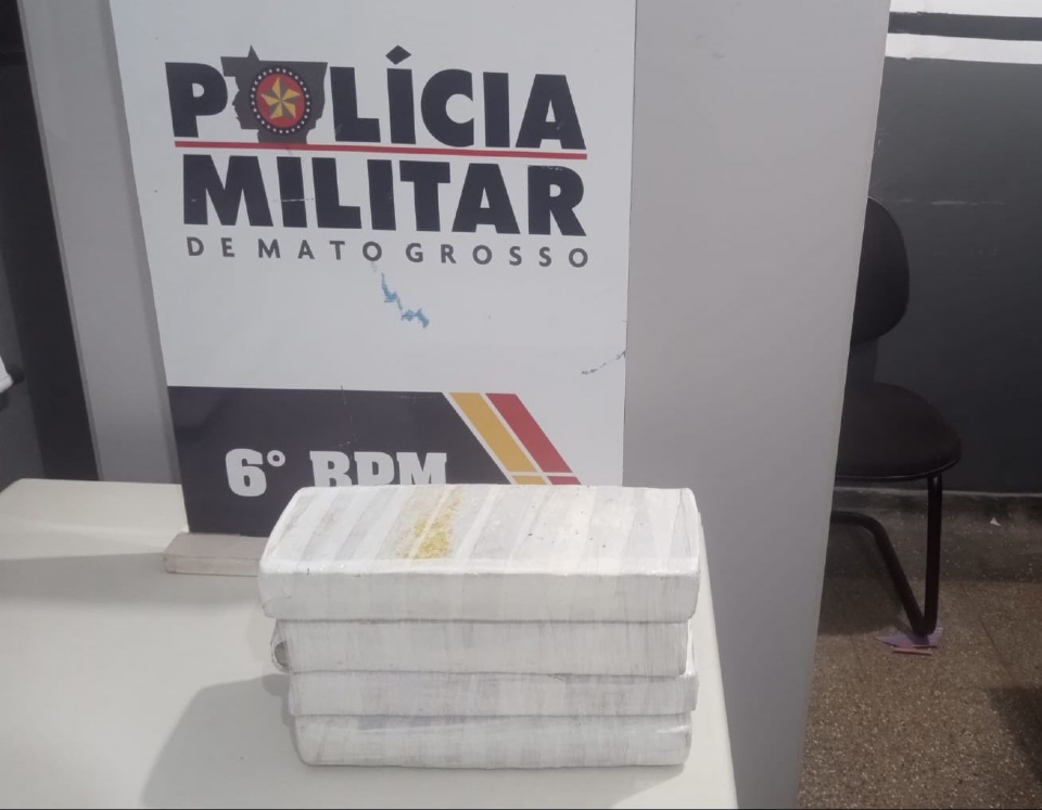 Mulher  presa com quatro tabletes de maconha escondida em mochila; droga seria enviada a faco